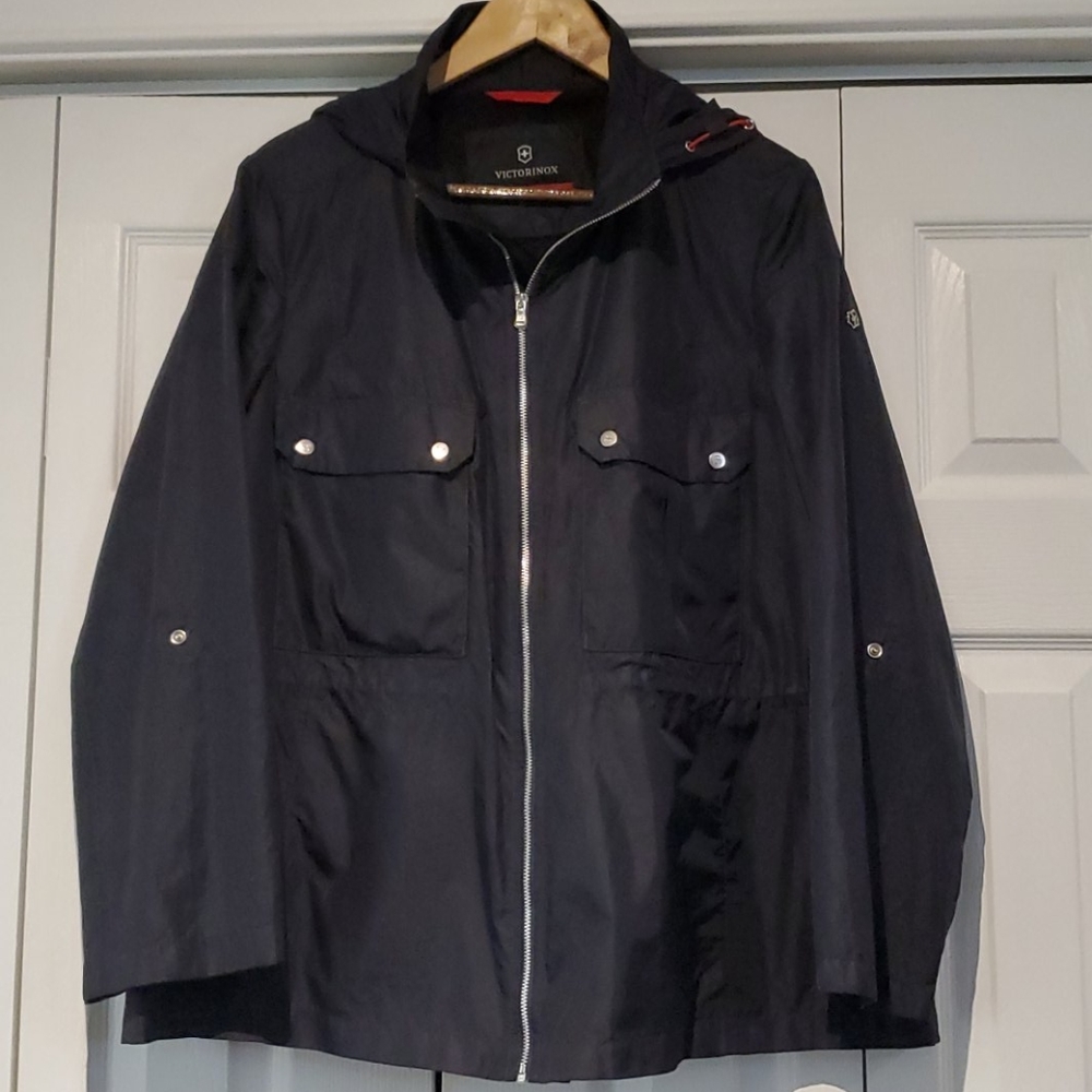 COPY - VICTORINOX SUPER LIGHTWEIGHT JACKET Large.
